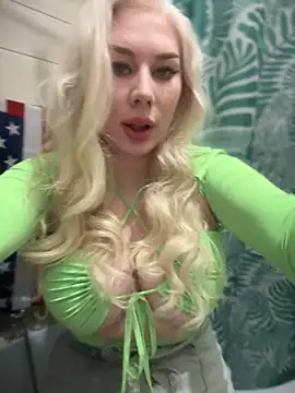 Snapshot of LaraHollywood chatting on 02.27.25 LaraHollywood online show from 02.27.25