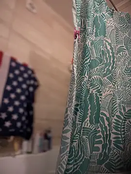 Snapshot of LaraHollywood chatting on 09.30.25 LaraHollywood online show from 09.30.25