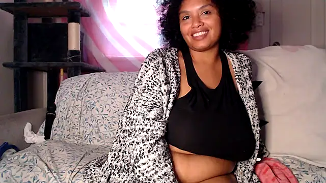 Snapshot of TasteeKitty chatting on 10.04.25 TasteeKitty online show from 10.04.25