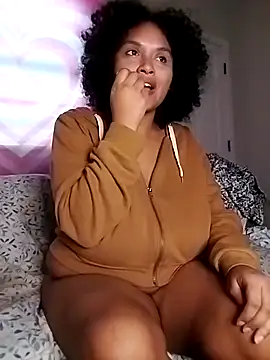 Snapshot of TasteeKitty chatting on 10.16.25 TasteeKitty online show from 10.16.25