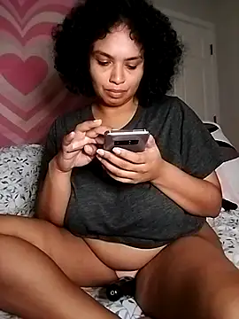 Snapshot of TasteeKitty chatting on 10.18.25 TasteeKitty online show from 10.18.25