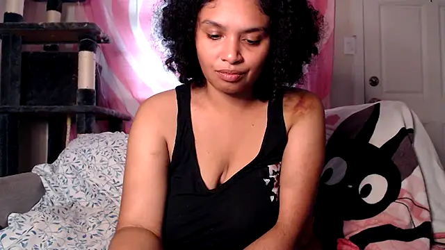 Snapshot of TasteeKitty chatting on 10.25.25 TasteeKitty online show from 10.25.25