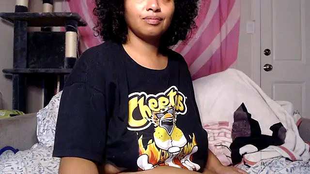 Snapshot of TasteeKitty chatting on 10.30.25 TasteeKitty online show from 10.30.25