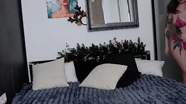 Ashley Ross  online show from 02.04.25