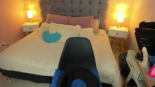  Abril W online show from 04.11.26