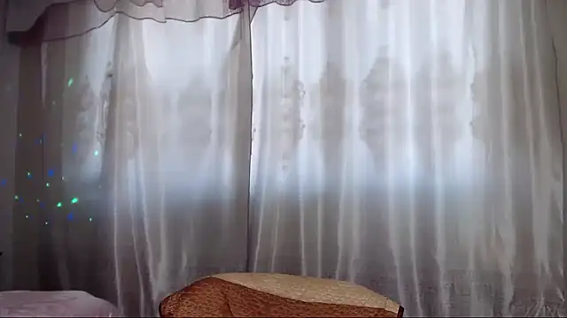 Snapshot of Batari chatting on 10.17.25 Batari online show from 10.17.25