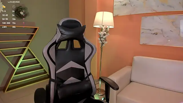 EllaClark online show from 02.04.25