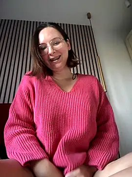 The Snowwhitee online show from 10.25.25