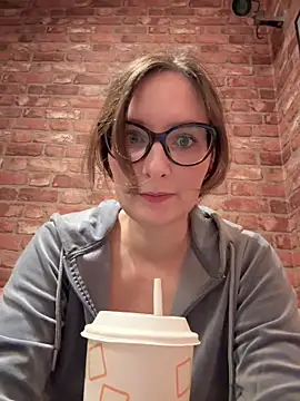 Snapshot of The_Snowwhitee chatting on 12.22.25 The Snowwhitee online show from 12.22.25