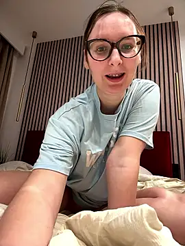 Snapshot of The_Snowwhitee chatting on 01.10.26 The Snowwhitee online show from 01.10.26