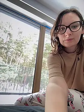 Snapshot of The_Snowwhitee chatting on 02.15.26 The Snowwhitee online show from 02.15.26