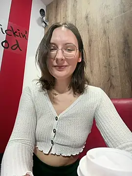 The Snowwhitee online show from 04.04.26