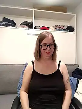 Snapshot of SweetandNaughty1 chatting on 06.16.26 SweetandNaughty1 online show from 06.16.26