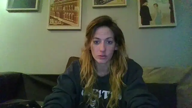 Snapshot of Rhodesxox chatting on 11.18.25 Rhodesxox online show from 11.18.25