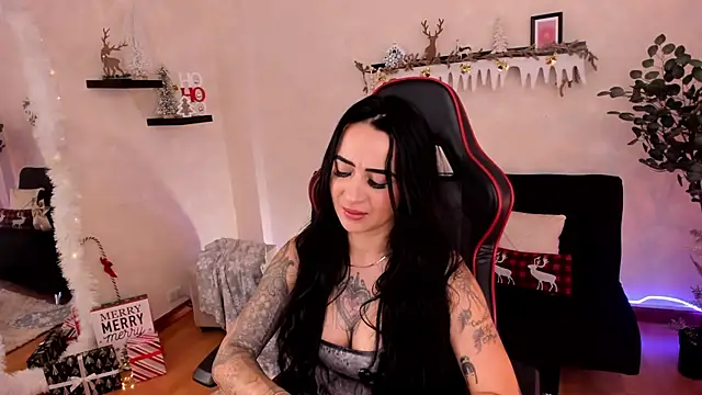 EmmyEvans1 online show from 11.13.25