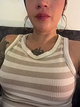 Snapshot of EmmyEvans1 chatting on 05.28.26 EmmyEvans1 online show from 05.28.26