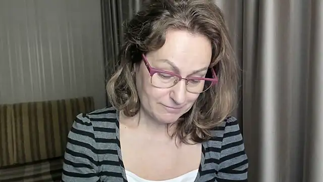 lauraoven online show from 12.24.24