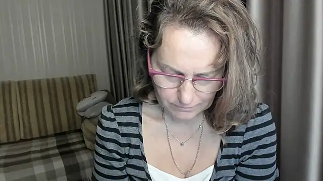 lauraoven online show from 12.26.24