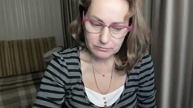 lauraoven online show from 12.26.24