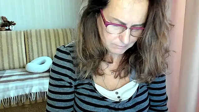 lauraoven online show from 10.17.25