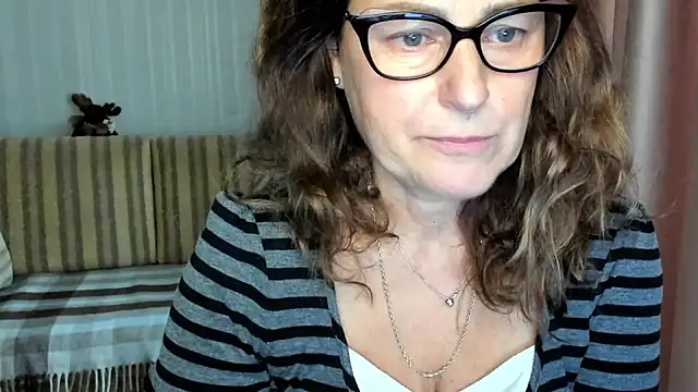 lauraoven online show from 10.25.25