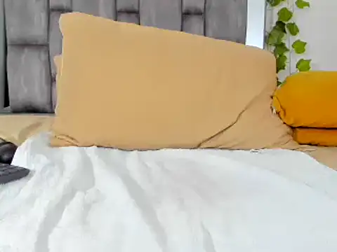 Snapshot of alyssia_ocean chatting on 10.04.25 alyssia ocean online show from 10.04.25