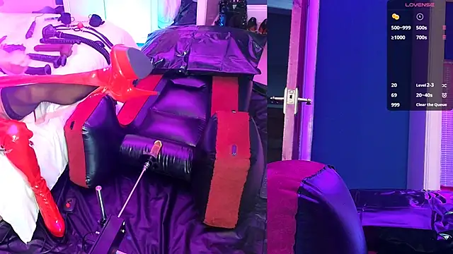 Snapshot of Kinky_JXD chatting on 10.13.25 Kinky JXD online show from 10.13.25