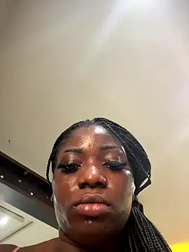 Snapshot of Sweetbootty chatting on 09.30.25 Sweetbootty online show from 09.30.25