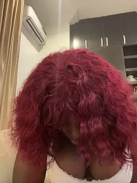 Snapshot of Sweetbootty chatting on 10.12.25 Sweetbootty online show from 10.12.25