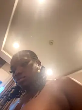 Snapshot of Sweetbootty chatting on 10.12.25 Sweetbootty online show from 10.12.25