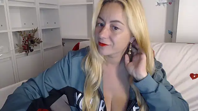 Snapshot of spell_of_love chatting on 09.27.25 spell of love online show from 09.27.25