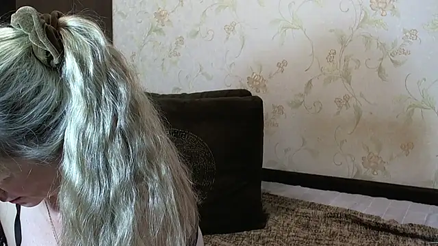 Snapshot of MARMELADINKA- chatting on 11.17.25 MARMELADINKA- online show from 11.17.25