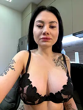 Snapshot of Wet__Bunny chatting on 11.03.25 Wet Bunny online show from 11.03.25