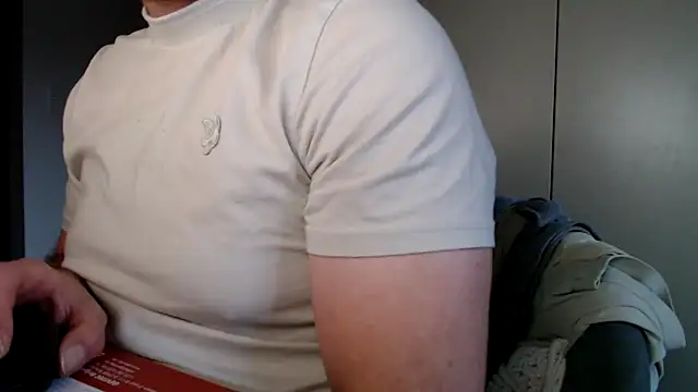 Snapshot of mrbigballs chatting on 05.08.26 mrbigballs online show from 05.08.26