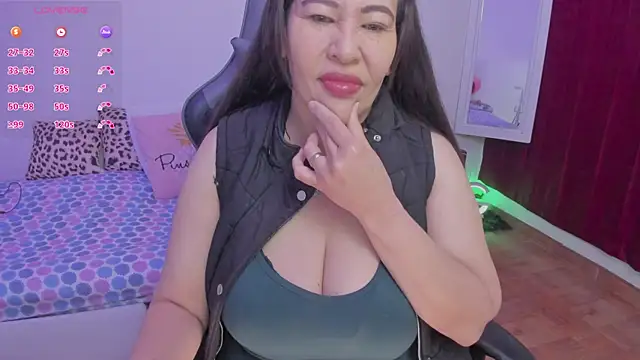 esmeralda milf online show from 10.06.25