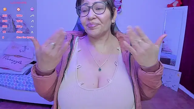 esmeralda milf online show from 04.13.26