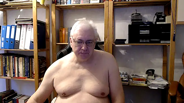 Snapshot of SchwanzhureXXL chatting on 01.07.25 SchwanzhureXXL online show from 01.07.25