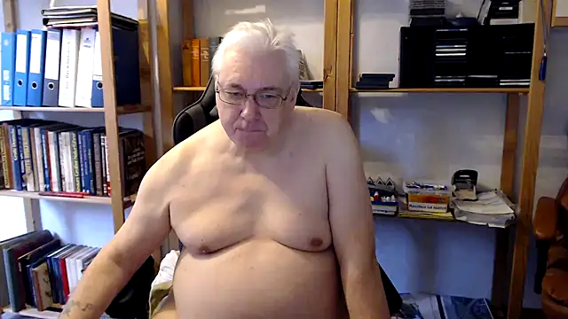 Snapshot of SchwanzhureXXL chatting on 01.29.25 SchwanzhureXXL online show from 01.29.25