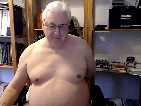 Snapshot of SchwanzhureXXL chatting on 02.13.25 SchwanzhureXXL online show from 02.13.25