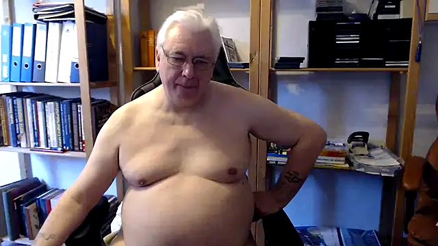 Snapshot of SchwanzhureXXL chatting on 02.17.25 SchwanzhureXXL online show from 02.17.25