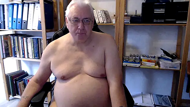 Snapshot of SchwanzhureXXL chatting on 09.12.25 SchwanzhureXXL online show from 09.12.25