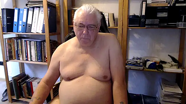 Snapshot of SchwanzhureXXL chatting on 06.07.26 SchwanzhureXXL online show from 06.07.26