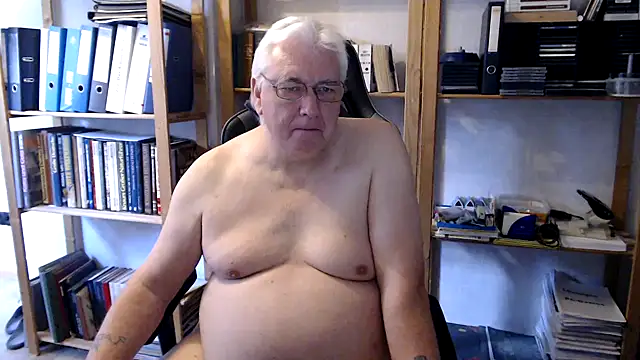 Snapshot of SchwanzhureXXL chatting on 06.10.26 SchwanzhureXXL online show from 06.10.26