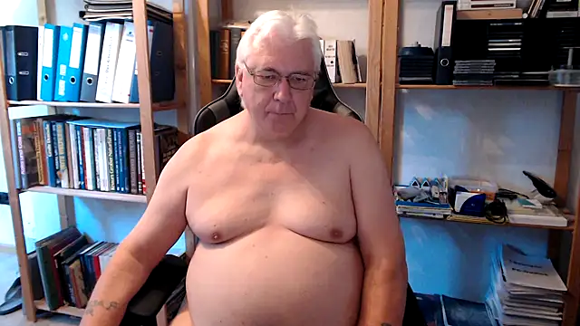 Snapshot of SchwanzhureXXL chatting on 06.19.26 SchwanzhureXXL online show from 06.19.26