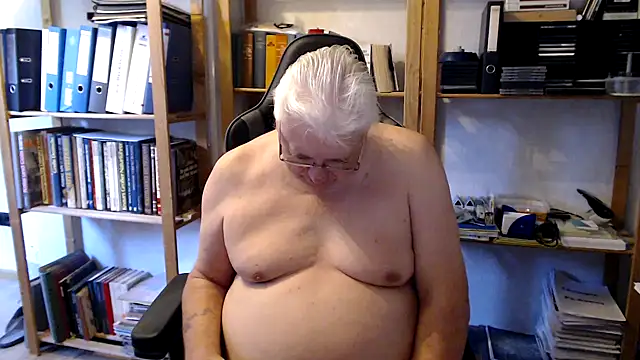 Snapshot of SchwanzhureXXL chatting on 06.20.26 SchwanzhureXXL online show from 06.20.26