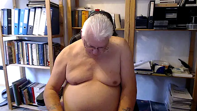 Snapshot of SchwanzhureXXL chatting on 07.04.26 SchwanzhureXXL online show from 07.04.26