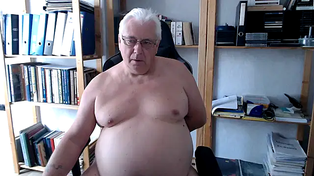 Snapshot of SchwanzhureXXL chatting on 07.12.26 SchwanzhureXXL online show from 07.12.26