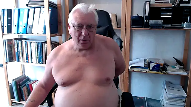 Snapshot of SchwanzhureXXL chatting on 07.16.26 SchwanzhureXXL online show from 07.16.26