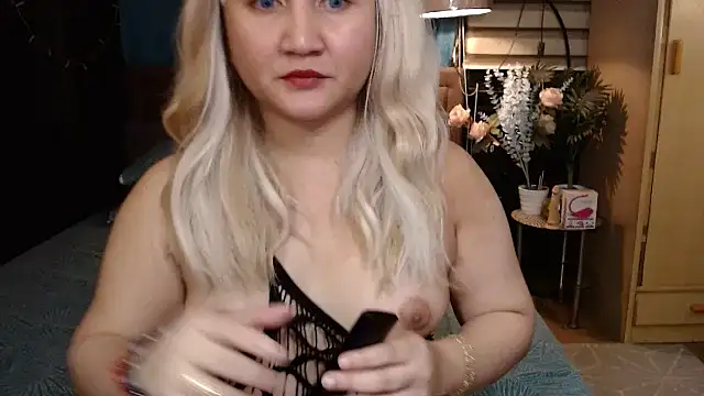 Snapshot of xheavenlytrans chatting on 10.07.25 xheavenlytrans online show from 10.07.25