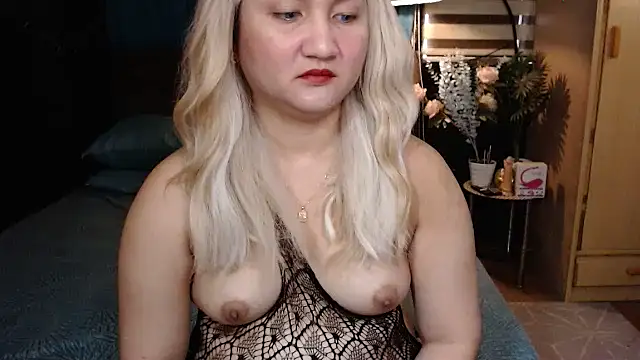 Snapshot of xheavenlytrans chatting on 10.11.25 xheavenlytrans online show from 10.11.25